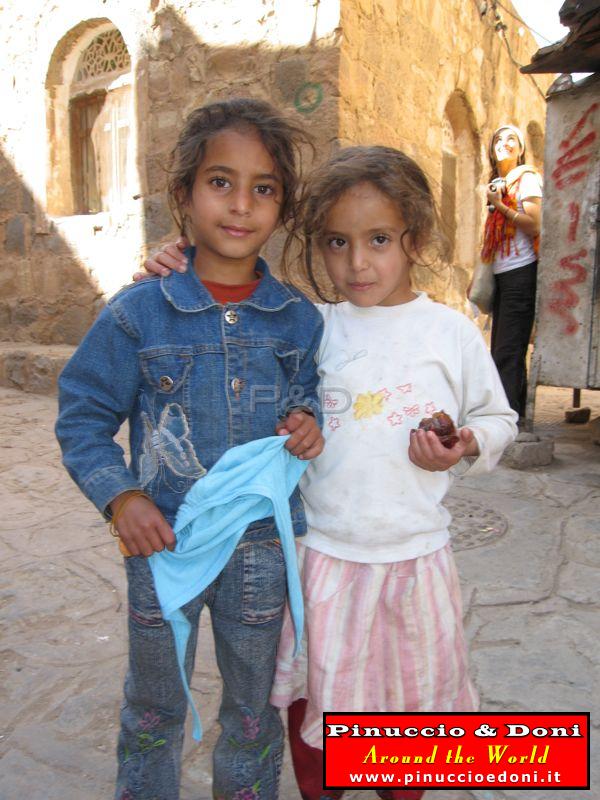 Yemen - Shibam (Girls) - 1.jpg